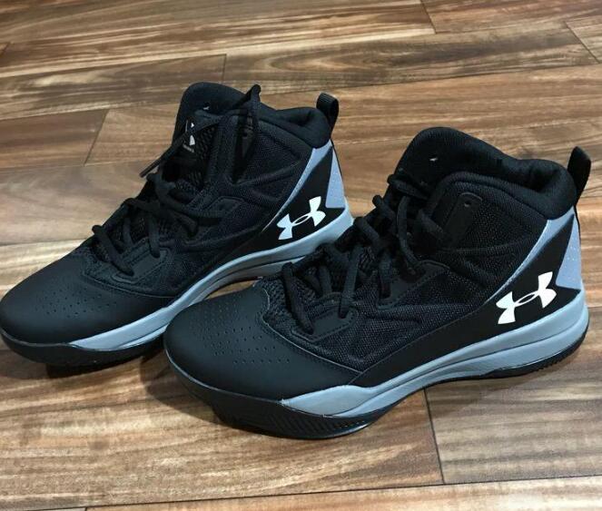 進(jìn)口安德瑪運(yùn)動(dòng)鞋清關(guān)需要多久?(安德瑪運(yùn)動(dòng)鞋進(jìn)口報(bào)關(guān)時(shí)效)